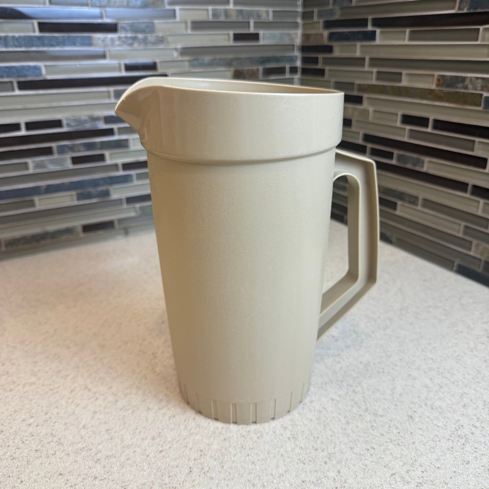 Vintage Tupperware 800-6 Almond Beige Plastic Beverage Pitcher 2 Quart NO LID - Picture 1 of 12